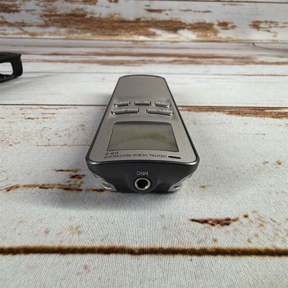 Olympus DS-2 Silver Digital Voice Recorder 64MB LCD Display 3.5mm Jack - Picture 5 of 7